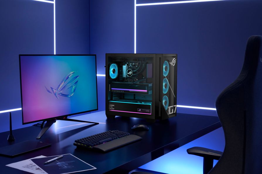 ROG G700電競桌機擁有58L大升數機身，雙玻璃面板設計，當RGB燈效點亮，電競王者降臨！